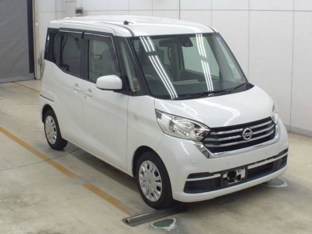 3057 Nissan Dayz roox B21A 2018 г. (NAA Osaka)